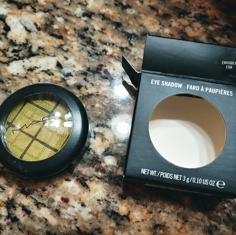 Mac eyeshadow - Picture 3 of 5
